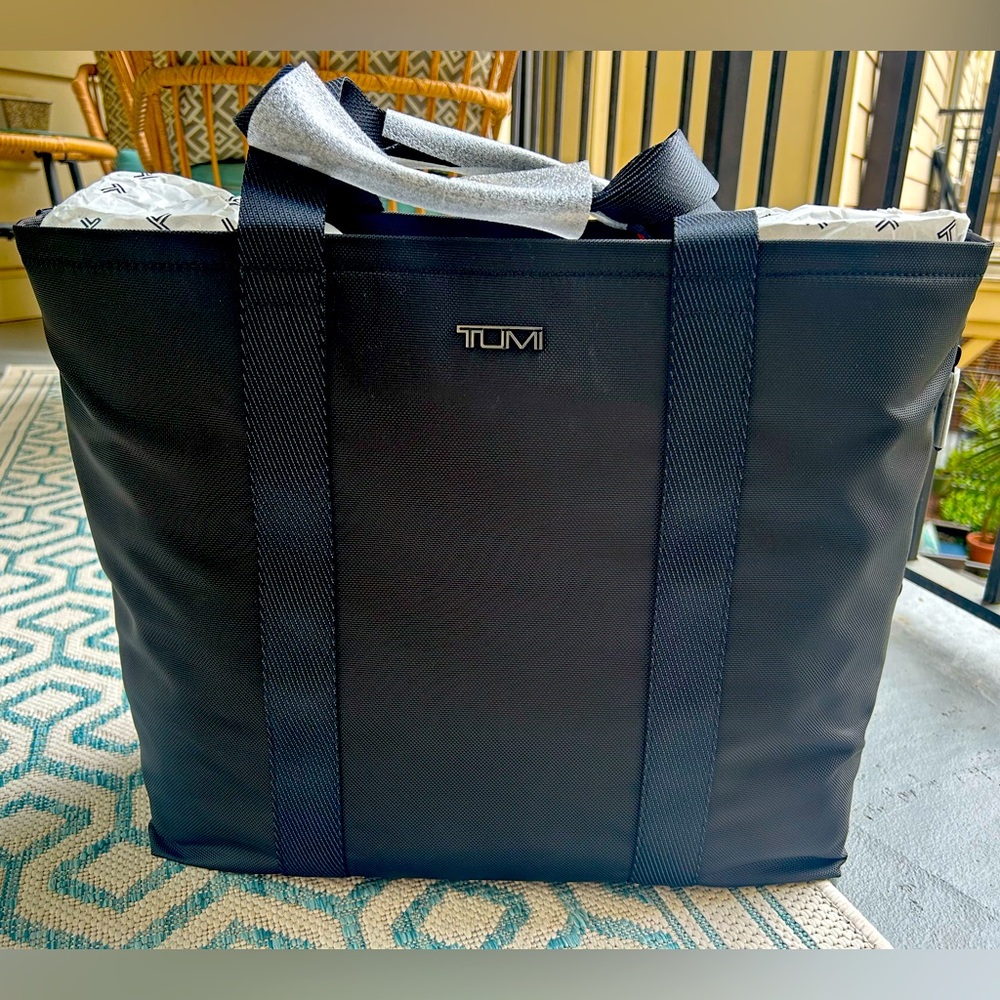 TUMI Sport | Essential Medium East West Tote